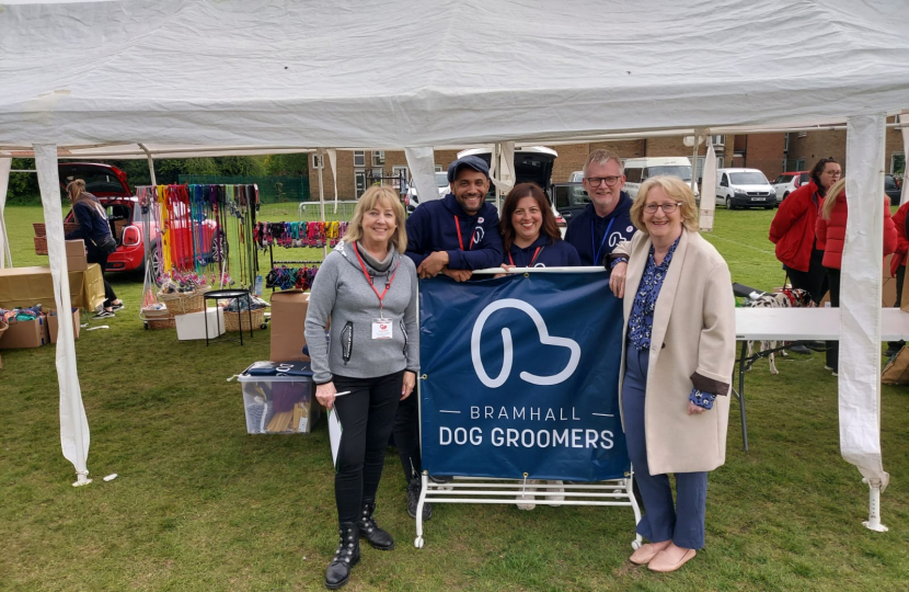 Left to right Cllr Linda Holt, Ed, Alejandra and Mike from Bramhall Dog Groomers, sponsors of Paws and Play and Cheadle MP Mary Robinson